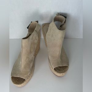 Kenneth Cole SUEDE Size 9 Wedge Sandal